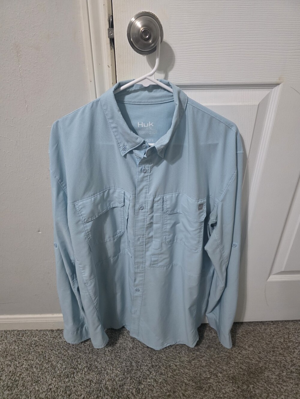 Huk Men's Light Blue Long-Sleeve Button-Down Fishing Shirt